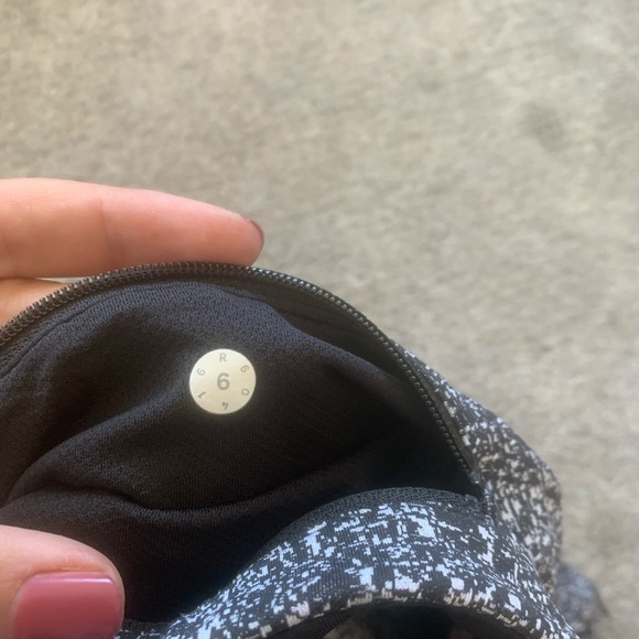 Lululemon crops - Picture 5 of 5